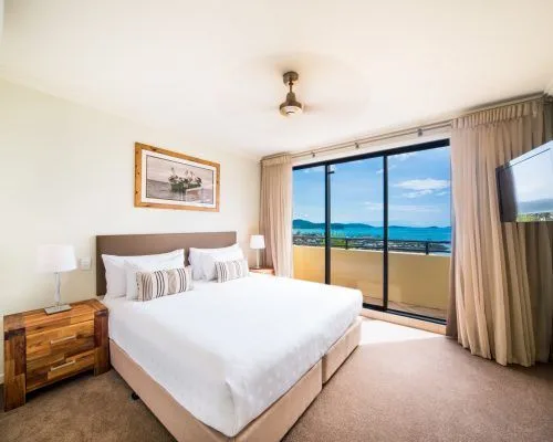 apartment-11-pinnacles-airlie-beach-11