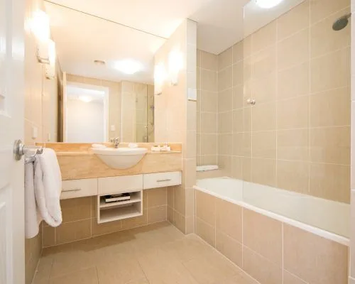 apartment-13-pinnacles-airlie-beach-11
