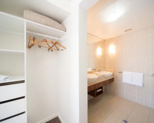 apartment-13-pinnacles-airlie-beach-6