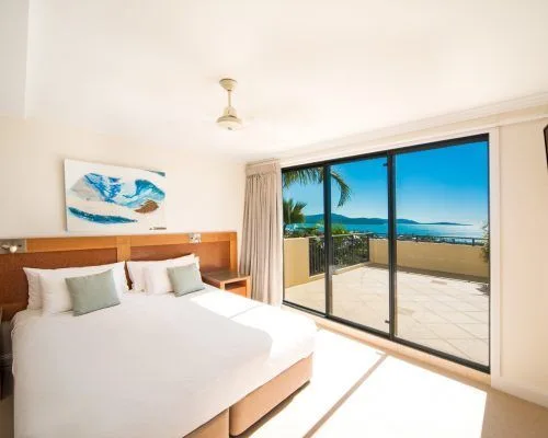 apartment-15-pinnacles-airlie-beach-2