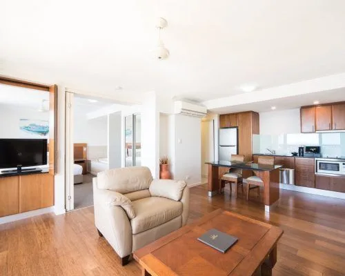 apartment-17-pinnacles-airlie-beach-6