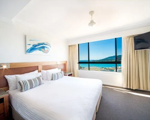 apartment-28-pinnacles-airlie-beach-1