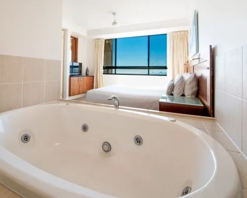 apartment-3-pinnacles-airlie-beach-5