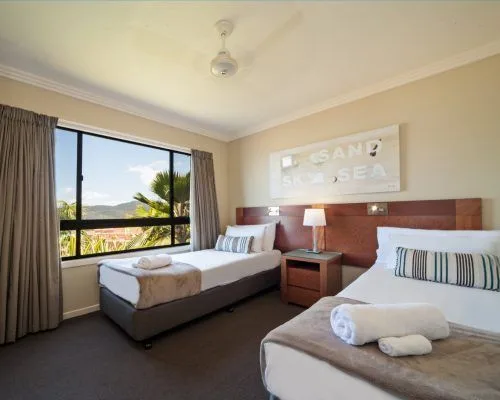 apartment-6-pinnacles-airlie-beach-7